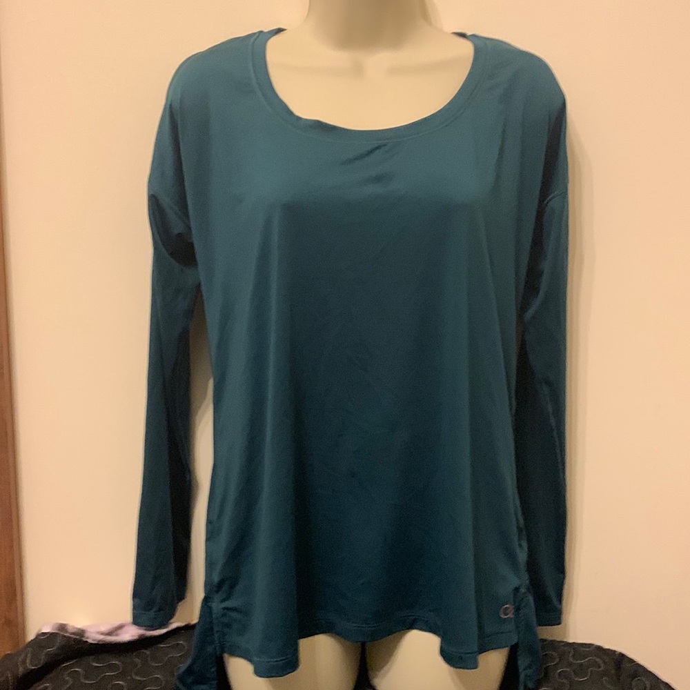 2 workout tops with open backs